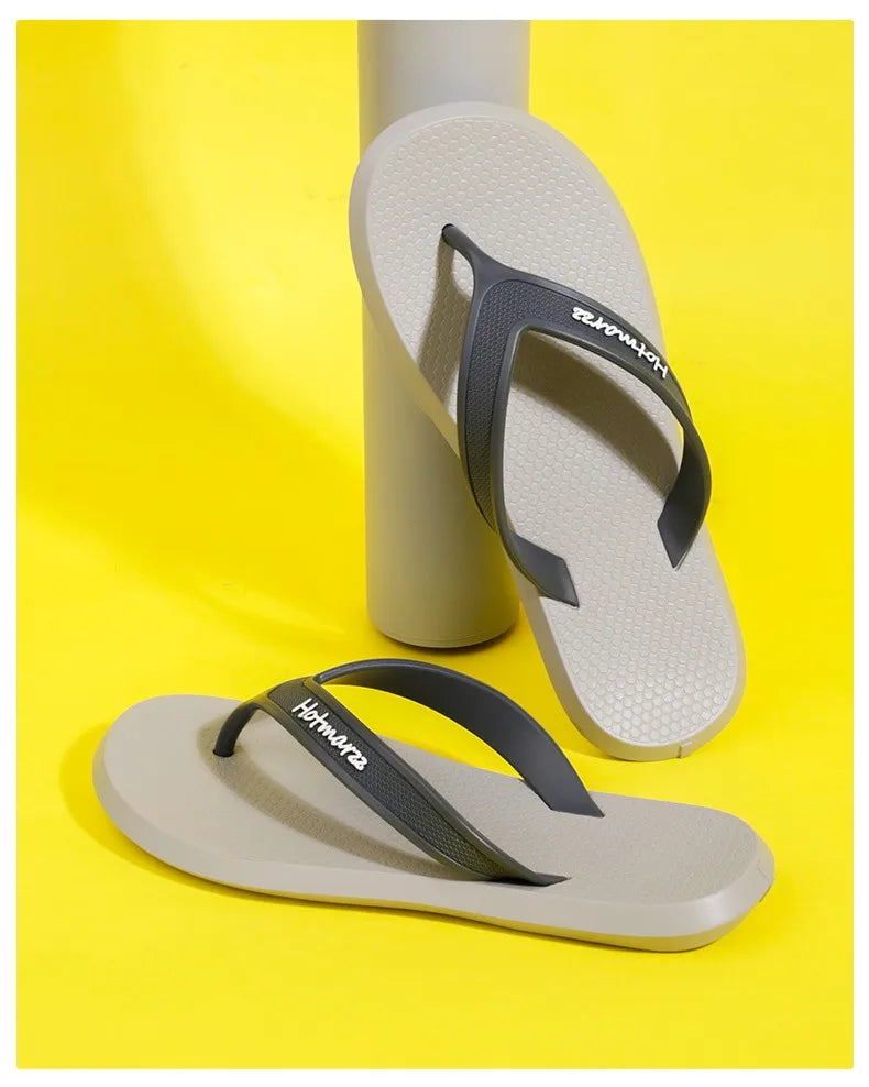 New Men Flip Flops Beach Flat Sandals Designer Summer Shoes Fashion Slides Rubber Clogs Zapatos Hombre