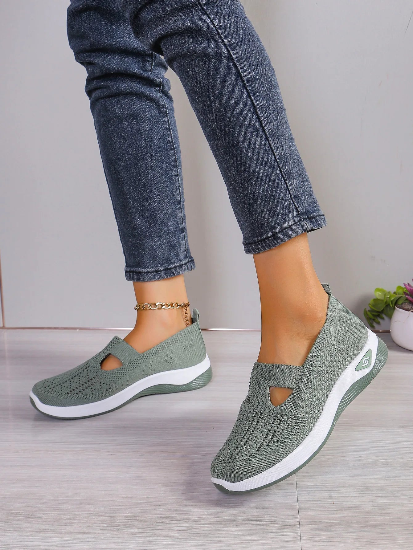 New Women's Sneakers Breathable Mesh Casual Shoes for Women Comfortable Soft Sole Walking Shoes Fashion Shallow Mouth Flat Shoes