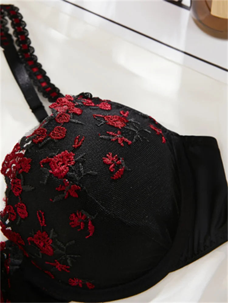 Sexy Women Lingerie Steel Ring Bra and Panty Set Red Floral Embroidery Lace Lingerie Intimate Seamless Underwear Three-point Set