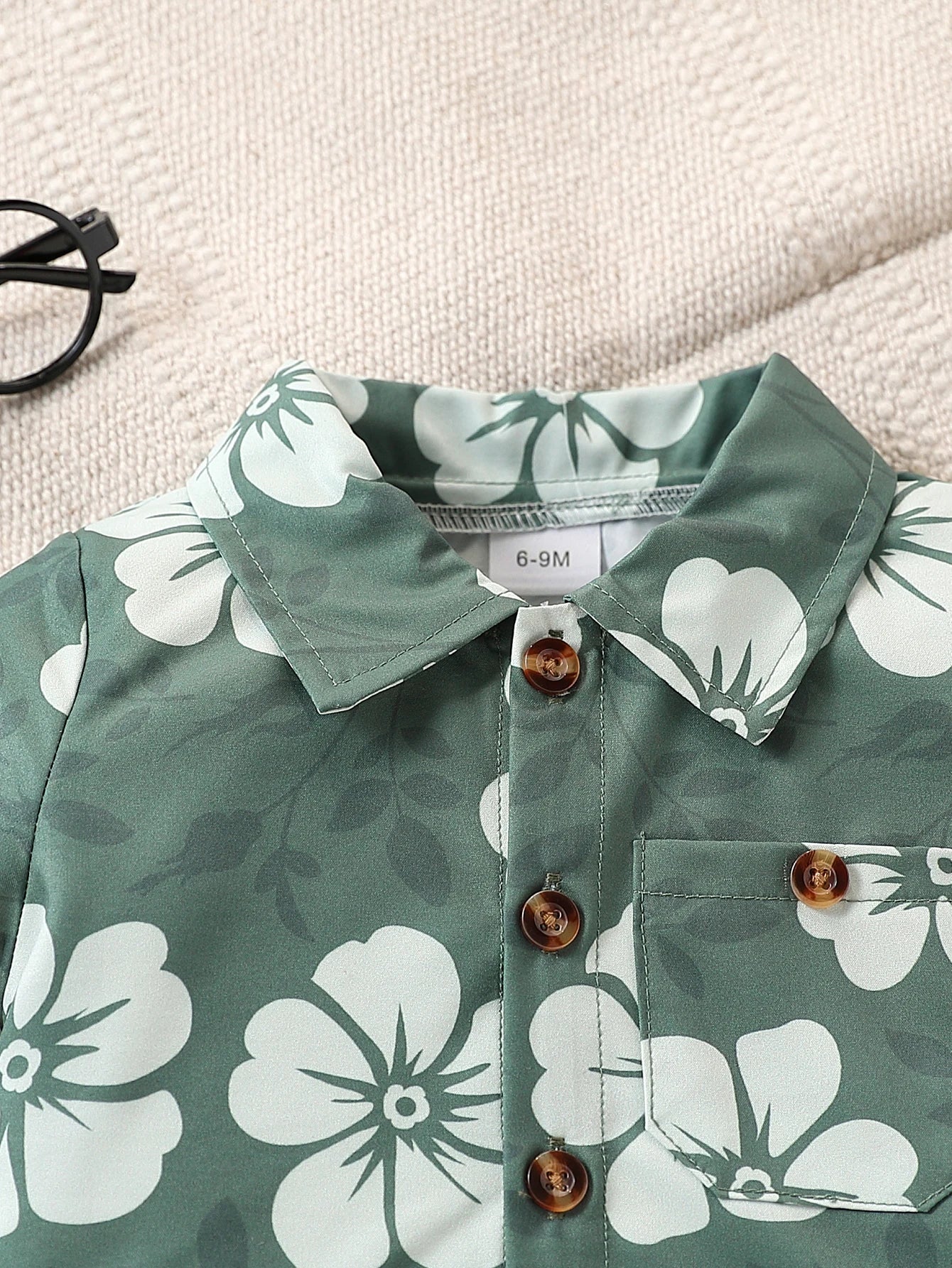 2-piece set of fashionable vacation style pocket decoration short sleeved shirt and shorts for baby boys in summer