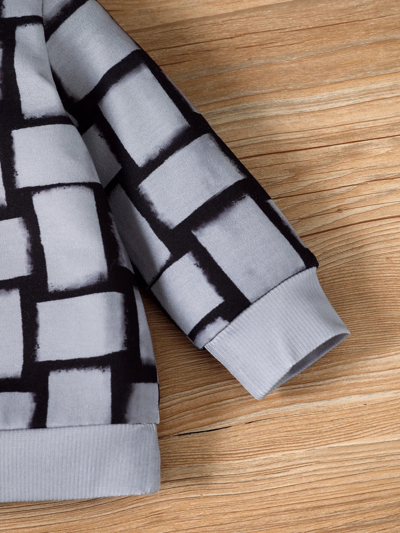 Boys' Trendy Checkered Sweatshirt + Vintage Washed Jeans Two-Piece Set