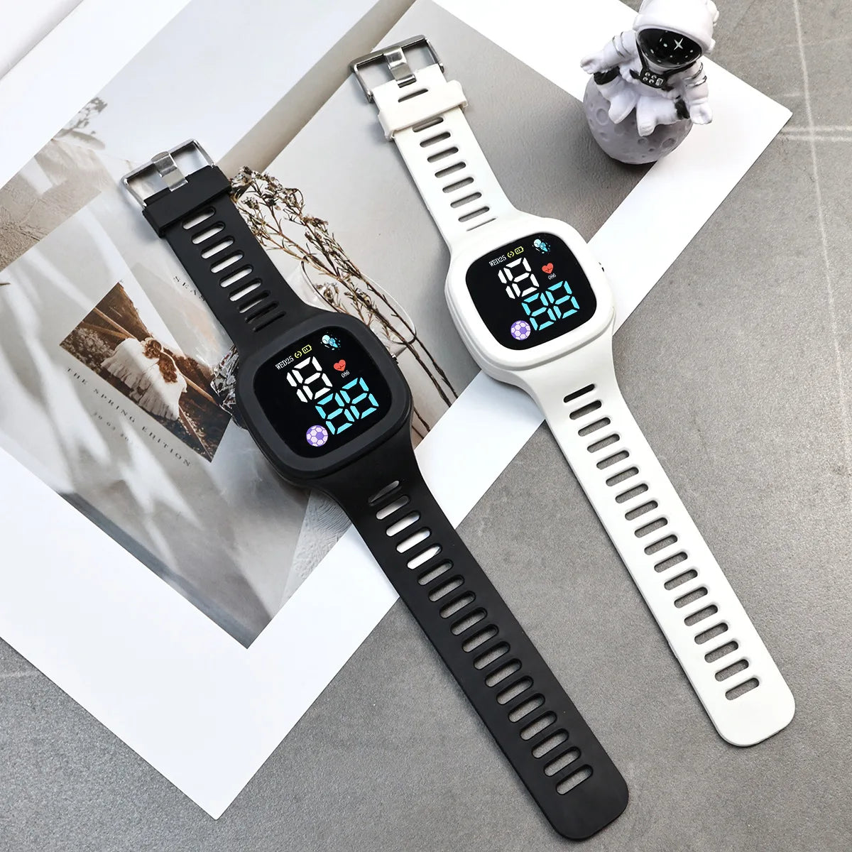 Ladies Small Square Watch i Fashion Astronaut LED Electronic Watch