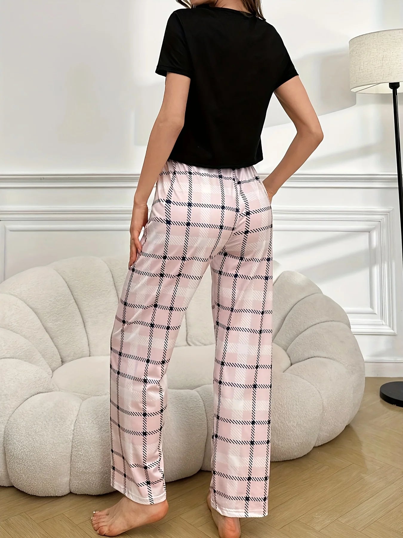 Two-Piece Women's Summer Pajamas with Classic Checkered Print Long Pants and Short-Sleeved Women's Pajama Set
