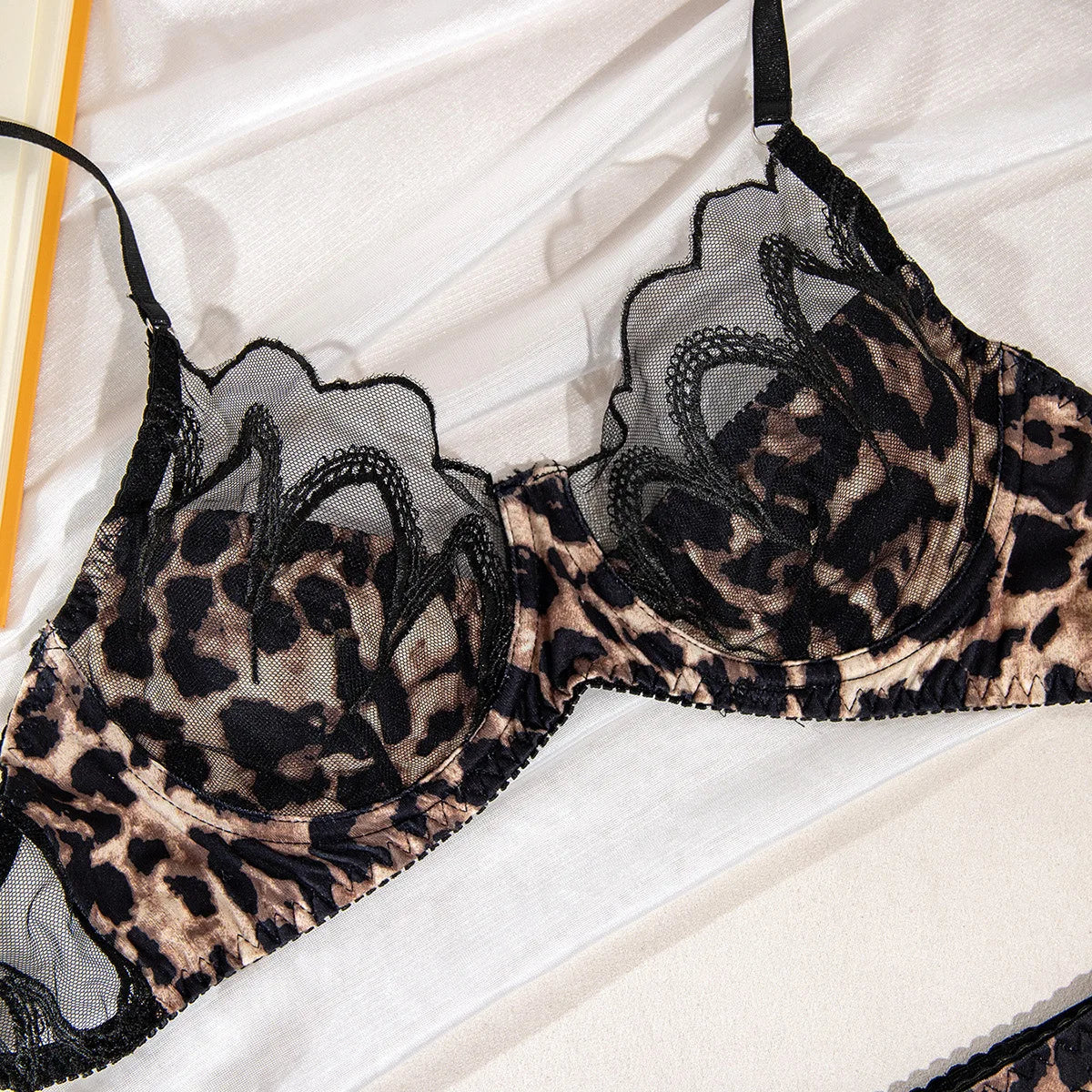 Sexy Ultra Thin Lace Leopard Printed Lingerie Set No Steel Ring Women's Perspective Underwear See Through Exotic Apparel Suit