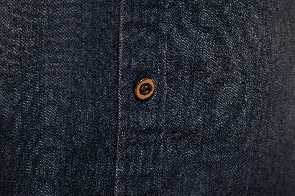 Men's casual solid - color long - sleeve denim shirt, a fashionable and versatile breathable cotton coat.
