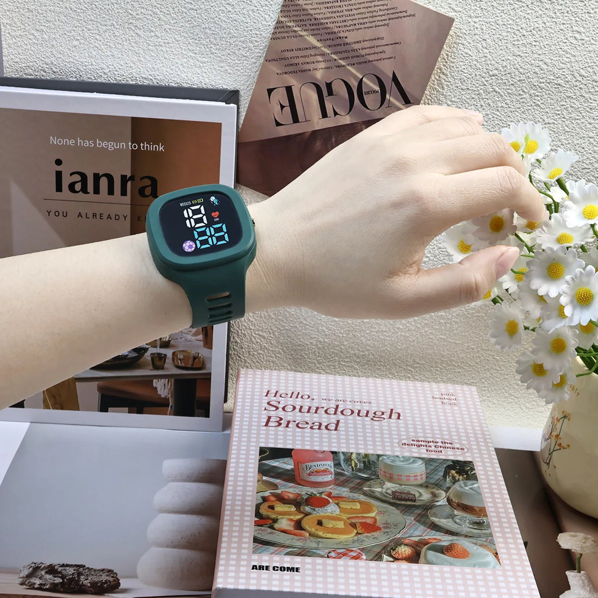 Ladies Small Square Watch i Fashion Astronaut LED Electronic Watch