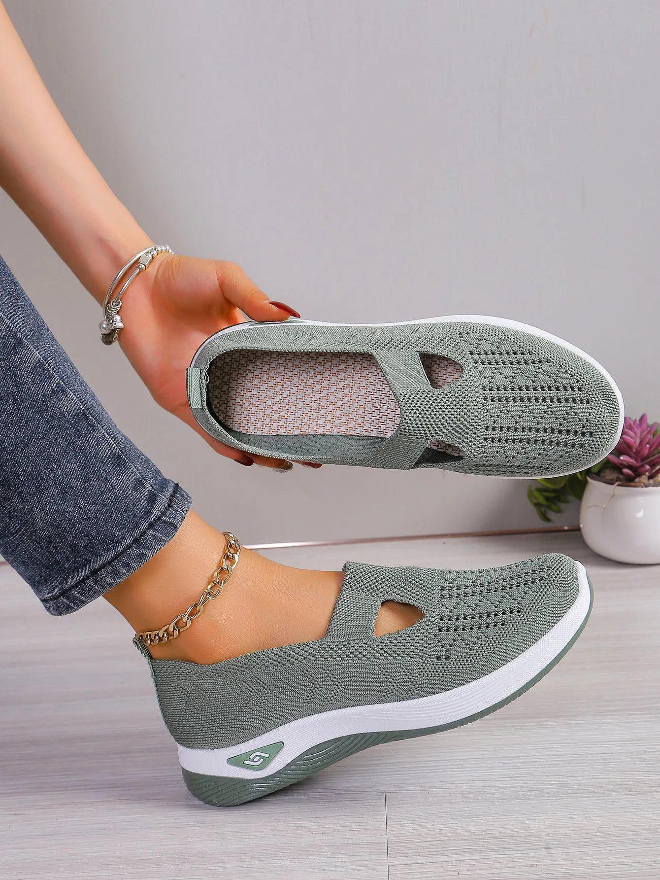 New Women's Sneakers Breathable Mesh Casual Shoes for Women Comfortable Soft Sole Walking Shoes Fashion Shallow Mouth Flat Shoes