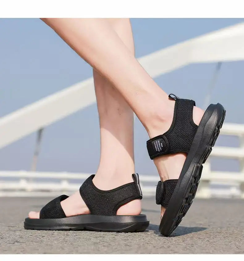A Pair of Simple and Lightweight Beach Shoes, New Driver's Youth Sports Sandals, Men's Wear-Resistant, Non-Slip, Outdoor Soft-Soled, Anti-Odor Casual Shoes