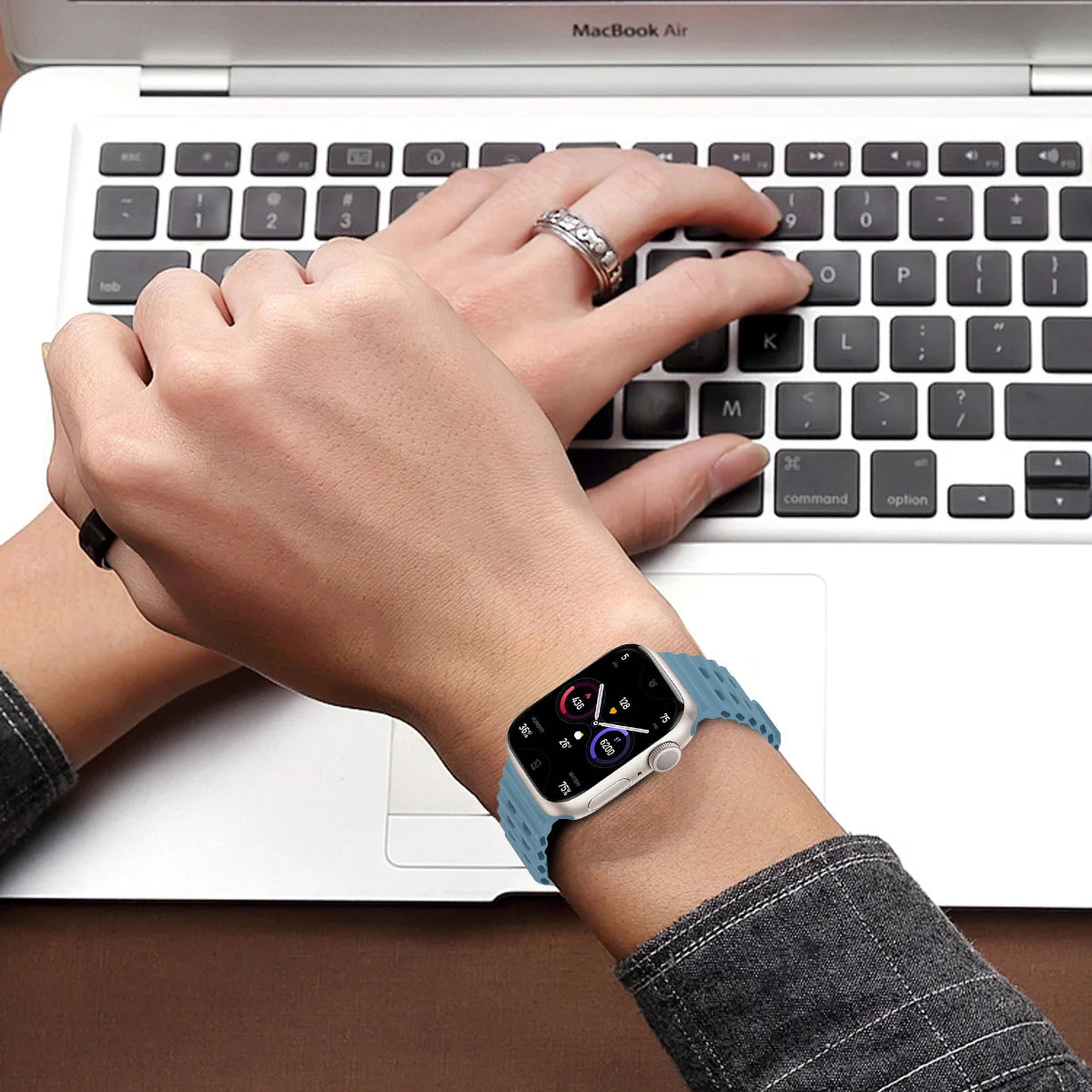 Silicone Strap for Apple Watch Ultra 3 49mm 46 45 44 42 38 41mm 40mm Sport Band for IWatch Series11 10 9 8 7 6 SE 5 4 3 2 Correa