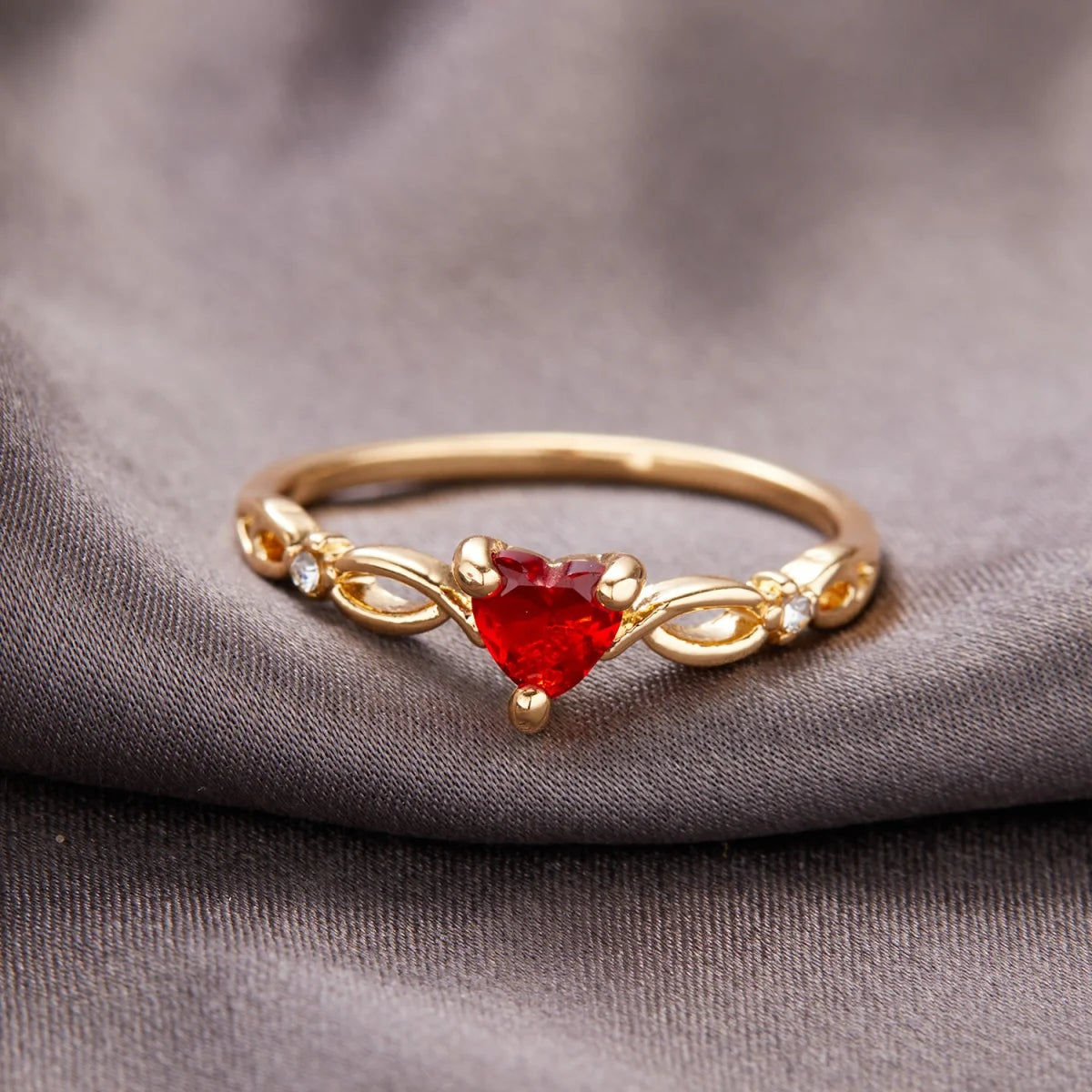Luxury Exquisite Inlaid Red Zircon Heart Finger Rings For Women Men Temperament Romantic Love Heart Rings Wedding Party Jewelry