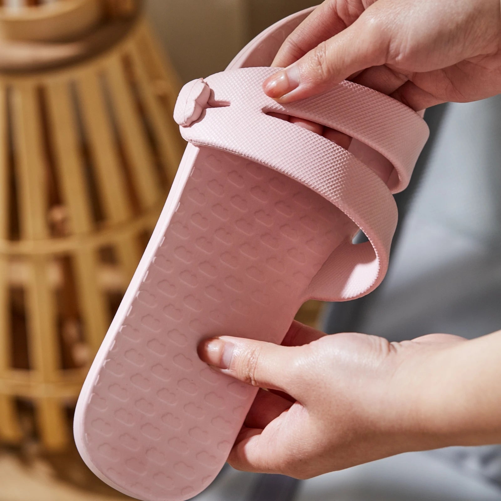 Travel portable slippers, travel non-slip lightweight soft sole folding slippers for men and women