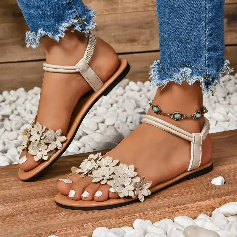 Flower Decoration Flat Sandals for Women Summer 2025 Lightweight Comfort Beach Shoes Woman Fashion White Floral Dress Sandalias