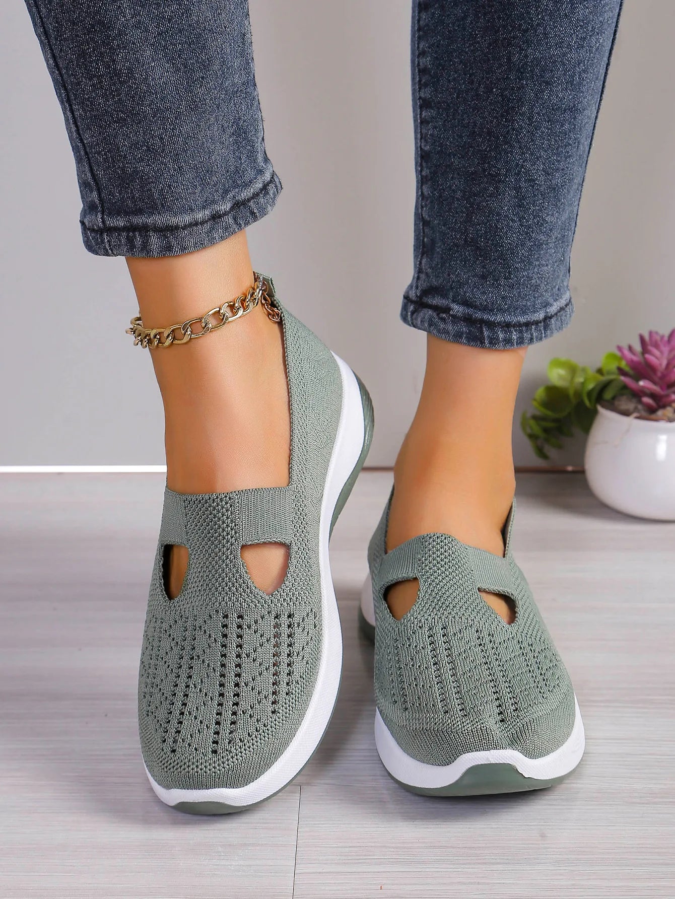 New Women's Sneakers Breathable Mesh Casual Shoes for Women Comfortable Soft Sole Walking Shoes Fashion Shallow Mouth Flat Shoes